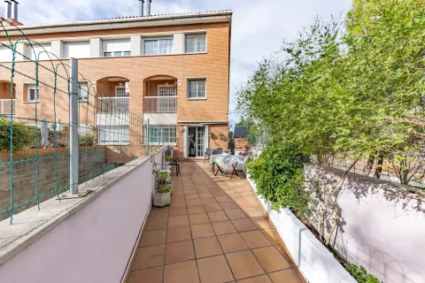 Hus till salu i Molins de Rei, Barcelona, Spanien 5 sovrum, 270 kvm. Nr. 166978 - foto 16