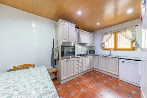 Hus till salu i Molins de Rei, Barcelona, Spanien 5 sovrum, 270 kvm. Nr. 166978 - foto 9
