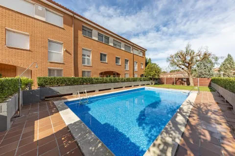 Hus till salu i Molins de Rei, Barcelona, Spanien 5 sovrum, 270 kvm. Nr. 166978 - foto 2