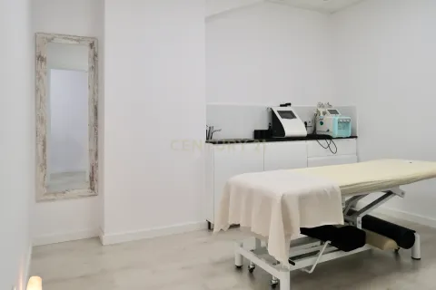 Retail store for sale in Barcelona, Spain 4 bedrooms, 120 sq.m. No. 166977 - photo 7