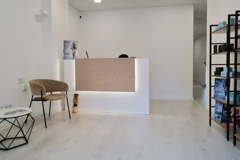 Retail store in Barcelona, Spain 4 bedrooms, 120 sq.m. No. 166977