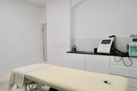 Retail store for sale in Barcelona, Spain 4 bedrooms, 120 sq.m. No. 166977 - photo 10