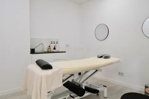 Retail store for sale in Barcelona, Spain 4 bedrooms, 120 sq.m. No. 166977 - photo 2