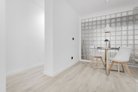 Apartment for sale in Barcelona, Spain 1 bedroom, 43 sq.m. No. 149405 - photo 7