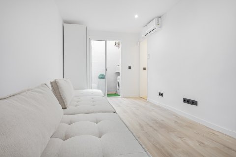 Apartment for sale in Barcelona, Spain 1 bedroom, 43 sq.m. No. 149405 - photo 4