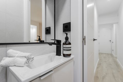 Apartment for sale in Barcelona, Spain 1 bedroom, 43 sq.m. No. 149405 - photo 23