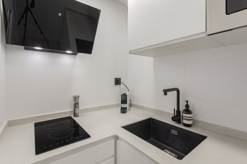 Apartment for sale in Barcelona, Spain 1 bedroom, 43 sq.m. No. 149405 - photo 9