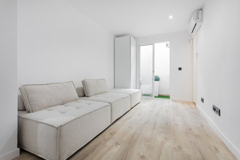 Apartment for sale in Barcelona, Spain 1 bedroom, 43 sq.m. No. 149405 - photo 2
