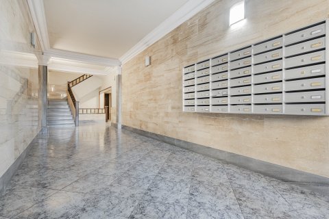 Apartment for sale in Barcelona, Spain 1 bedroom, 43 sq.m. No. 149405 - photo 29