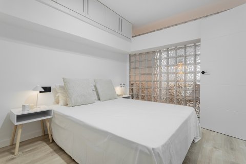 Apartment for sale in Barcelona, Spain 1 bedroom, 43 sq.m. No. 149405 - photo 14