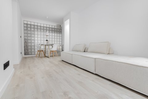 Apartment for sale in Barcelona, Spain 1 bedroom, 43 sq.m. No. 149405 - photo 3