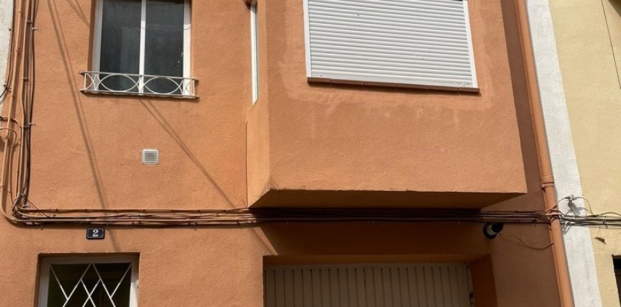 House in Lleida, Spain 3 bedrooms, 119 sq.m. No. 186090