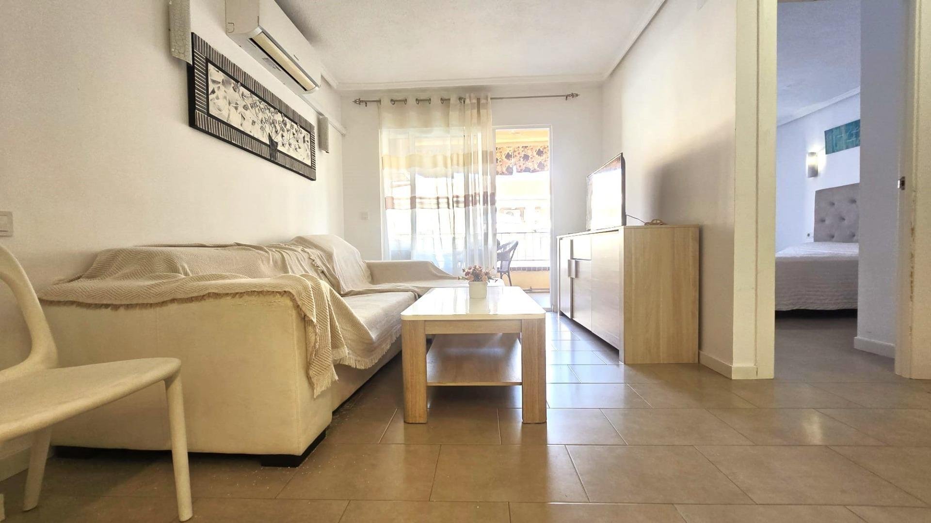 Apartamento en Torrevieja, Alicante, España 3 dormitorios, 74 m2 No. 184207