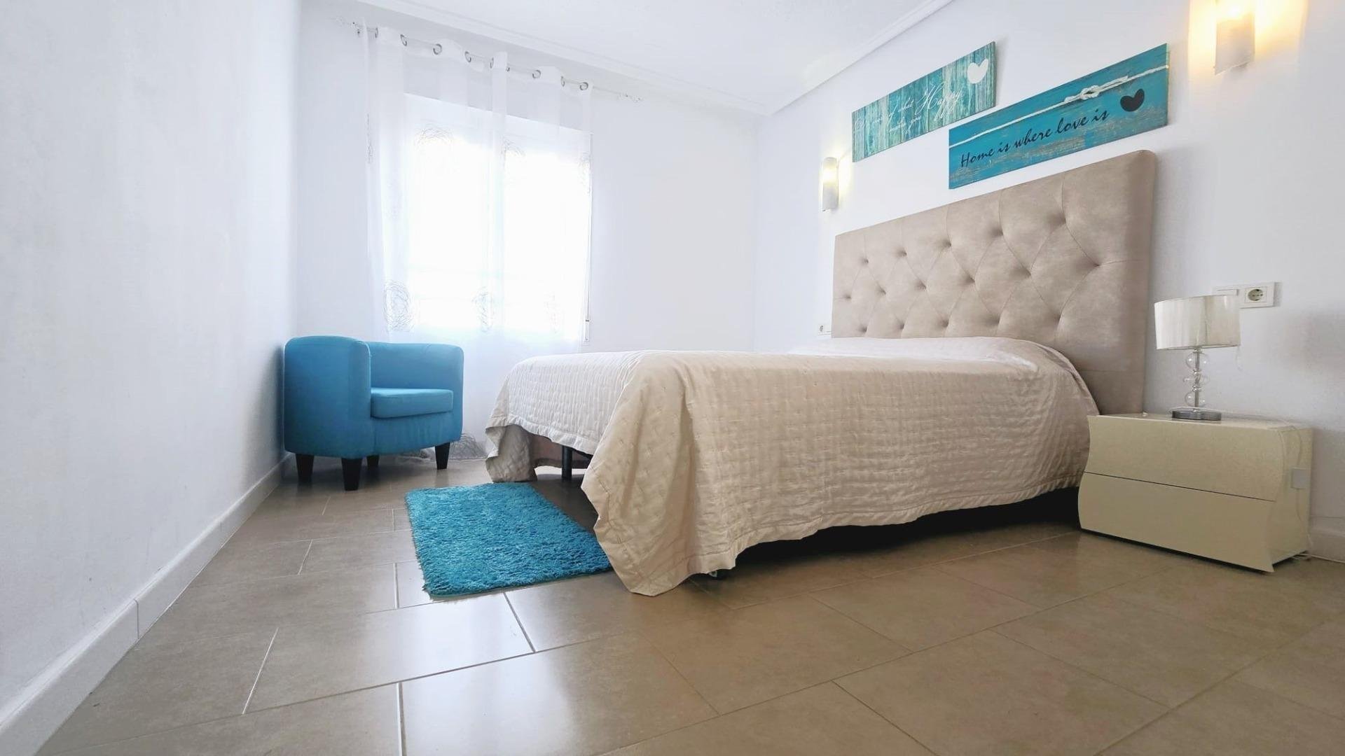 Apartamento en Torrevieja, Alicante, España 3 dormitorios, 74 m2 No. 184207