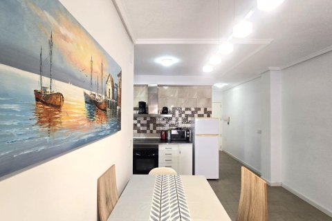 Apartamento en venta en Torrevieja, Alicante, España 3 dormitorios, 74 m2 No. 184207 - foto 3