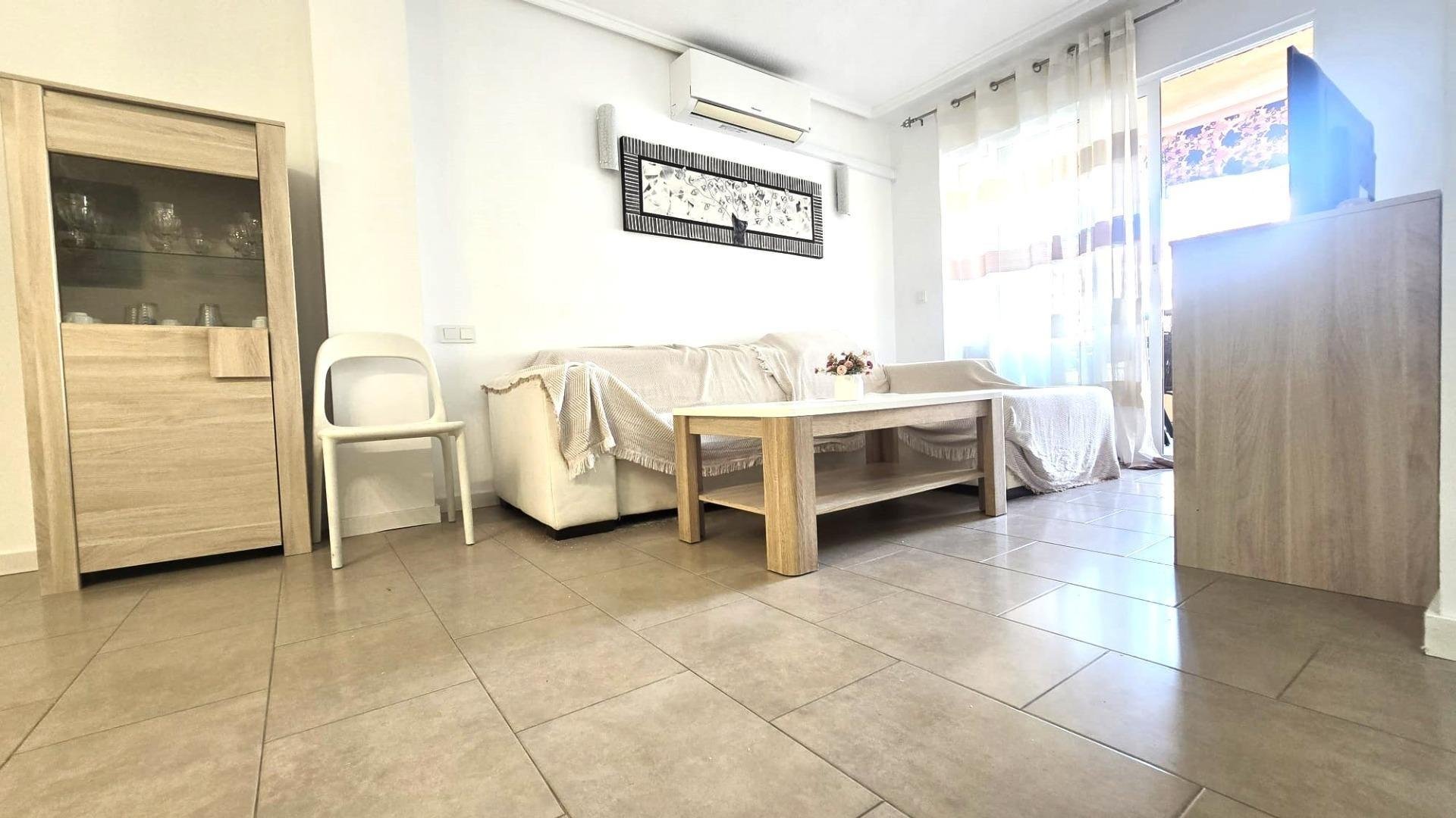 Apartamento en Torrevieja, Alicante, España 3 dormitorios, 74 m2 No. 184207