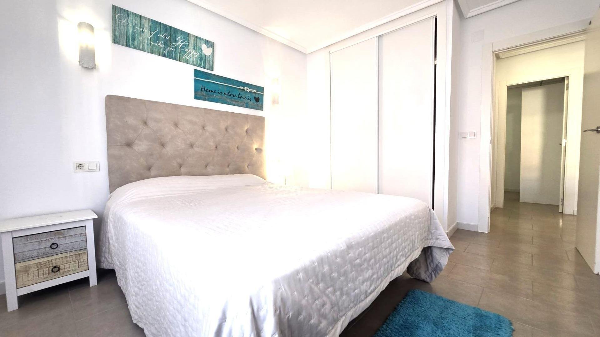 Apartamento en Torrevieja, Alicante, España 3 dormitorios, 74 m2 No. 184207