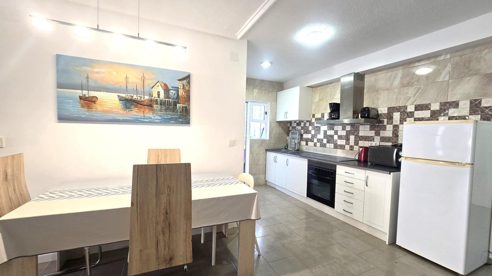 Apartamento en Torrevieja, Alicante, España 3 dormitorios, 74 m2 No. 184207