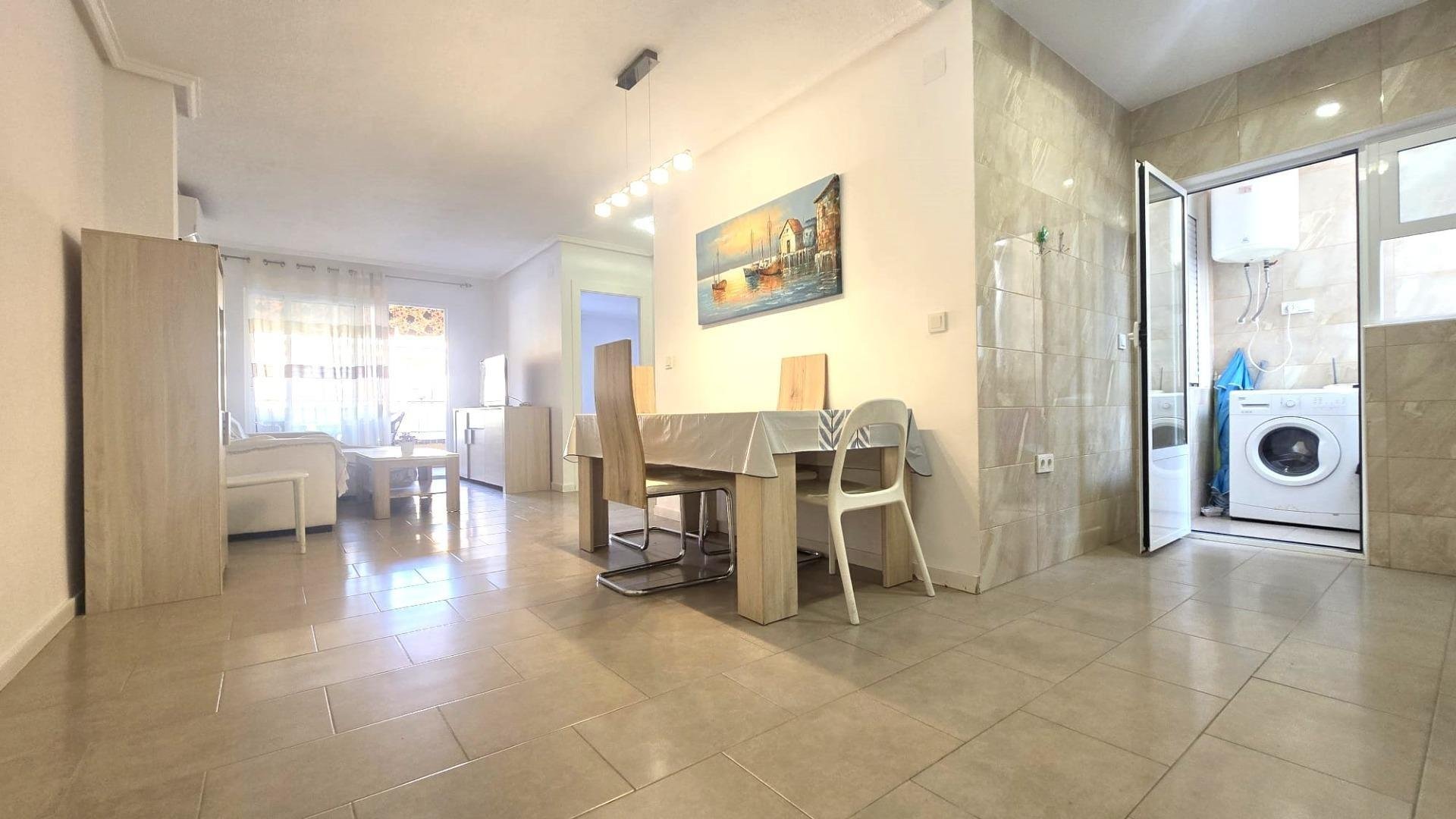 Apartamento en Torrevieja, Alicante, España 3 dormitorios, 74 m2 No. 184207