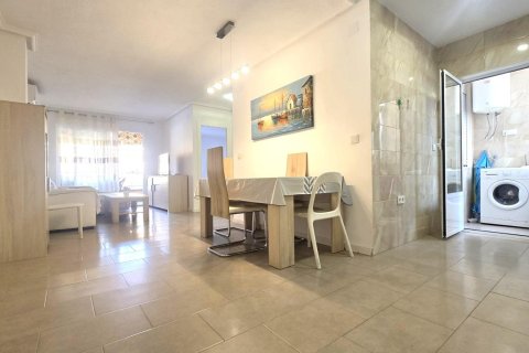 Apartamento en venta en Torrevieja, Alicante, España 3 dormitorios, 74 m2 No. 184207 - foto 2