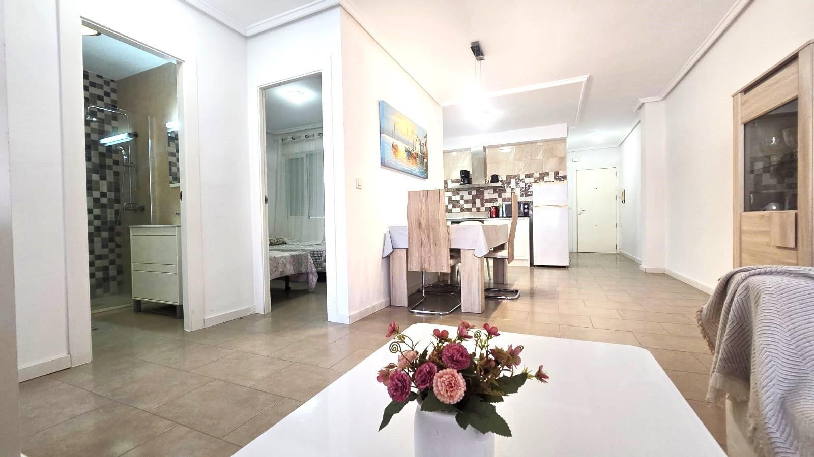 Apartamento en Torrevieja, Alicante, España 3 dormitorios, 74 m2 No. 184207