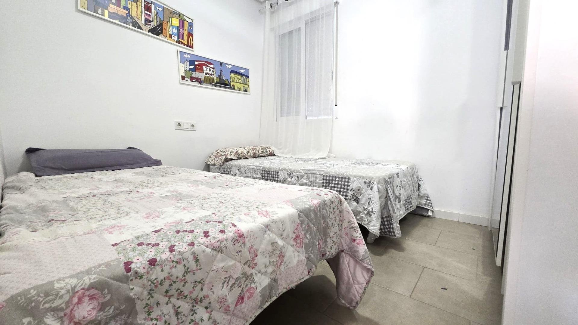 Apartamento en Torrevieja, Alicante, España 3 dormitorios, 74 m2 No. 184207