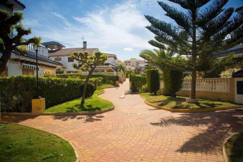 Apartment for sale in Torrevieja, Alicante, Spain 1 bedroom, 57 sq.m. No. 184208 - photo 9
