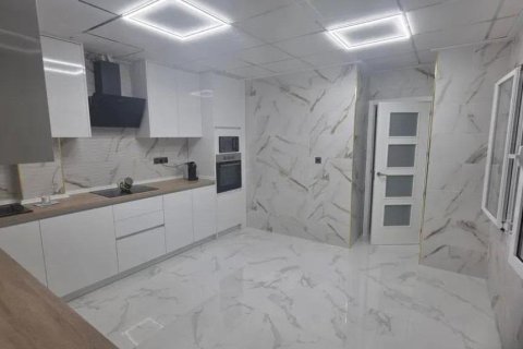 Appartamento in vendita a Almoradi, Alicante, Spagna 3 camere da letto, 360 mq. N° 184209 - foto 4