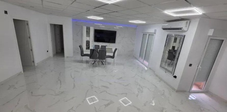 Appartamento a Almoradi, Alicante, Spagna 3 camere da letto, 360 mq. N° 184209