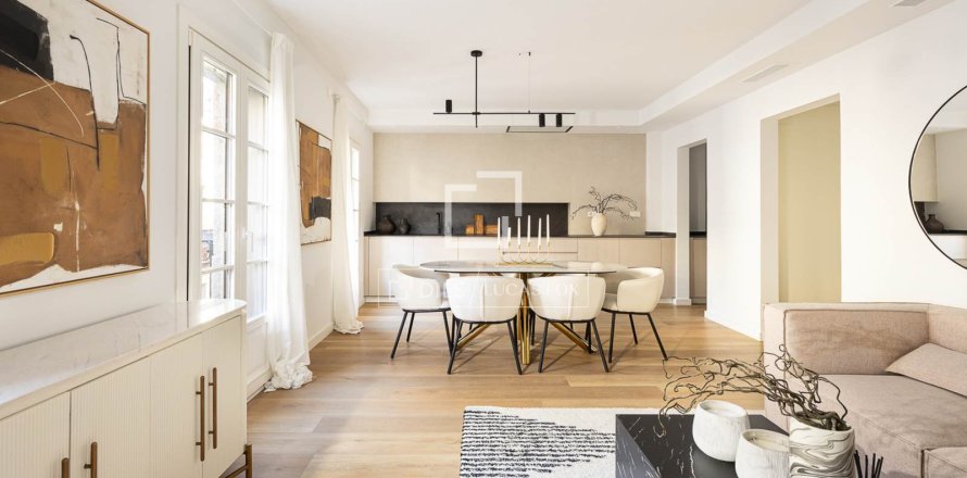 Wohnung in Barcelona, Spanien 3 Schlafzimmer, 108 m2 Nr. 150726