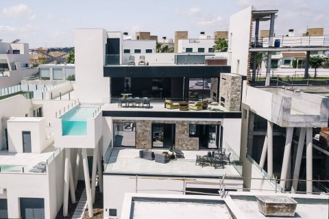 Villa till salu Ciudad Quesada, Alicante, Spanien 3 sovrum, 250 kvm. Nr. 116494 - foto 1