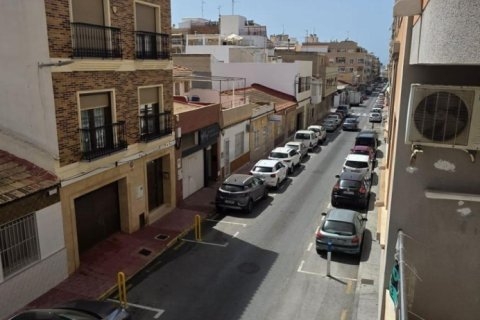 Huoneisto myytävänä Torrevieja, Alicante, Espanja, 3 makuuhuonetta, 67 m2 No. 190572 - kuva 4