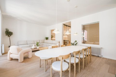 Dzīvoklis Madrid, Spānijā 4 istabas, 176 m2 Nr. 178093