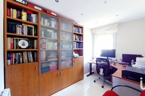 Māja pārdošanā La Bisbal Del Penedes, Tarragona, Spānijā 4 istabas, 238 m2 Nr. 153602 - attēls 3