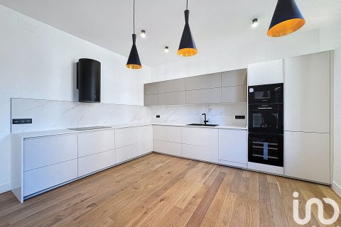 Lägenhet till salu i Barcelona, Spanien 4 sovrum, 158 kvm. Nr. 153596 - foto 8