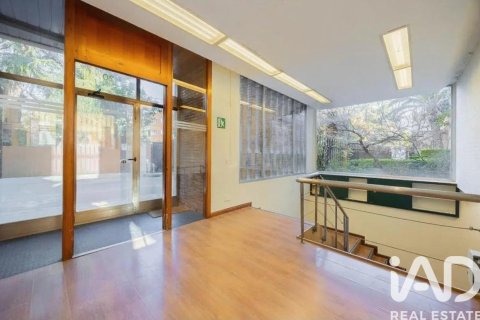 Liikekiinteistö Madrid, Espanja 231 m2 No. 187633