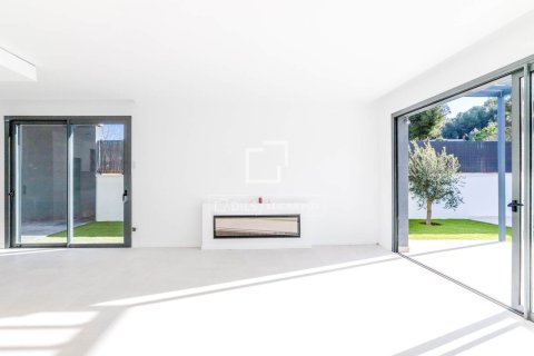 Villa for sale in Sitges, Barcelona, Spain 5 bedrooms, 206 sq.m. No. 150481 - photo 4