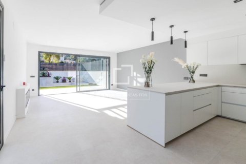 Villa for sale in Sitges, Barcelona, Spain 5 bedrooms, 206 sq.m. No. 150481 - photo 7
