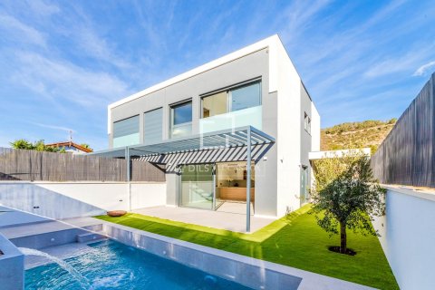 Villa for sale in Sitges, Barcelona, Spain 5 bedrooms, 206 sq.m. No. 150481 - photo 2