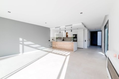 Villa for sale in Sitges, Barcelona, Spain 5 bedrooms, 206 sq.m. No. 150481 - photo 8