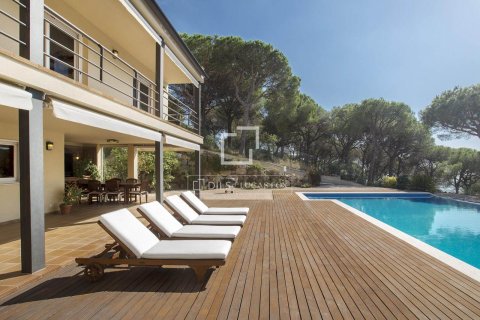 Villa for sale in Cabrera de Mar, Barcelona, Spain 4 bedrooms, 629 sq.m. No. 150480 - photo 4
