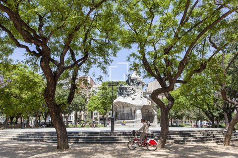 Huoneisto myytävänä Barcelona, Espanja, 3 makuuhuonetta, 104 m2 No. 150475 - kuva 16