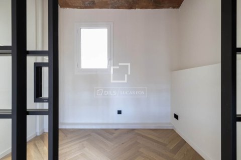 Apartment for sale in Barcelona, Spain 3 bedrooms, 104 sq.m. No. 150475 - photo 16