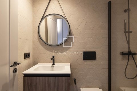 Apartment for sale in Barcelona, Spain 3 bedrooms, 104 sq.m. No. 150475 - photo 24