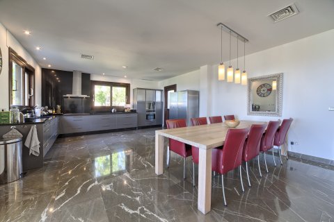 Villa for sale Benahavis, Malaga, Spain 6 bedrooms, 533 sq.m. No. 109615 - photo 9