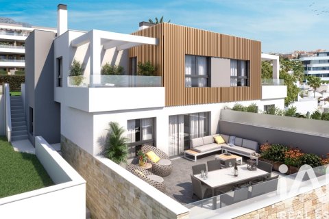 Kaupunkipientalo myytävänä Torremolinos, Malaga, Espanja, 4 makuuhuonetta, 186.9 m2 No. 172688 - kuva 2