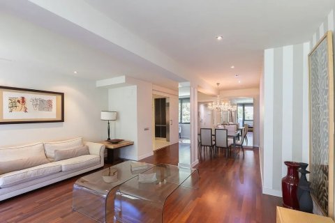 Dzīvoklis pārdošanā Barcelona, Spānijā 2 istabas, 120 m2 Nr. 142826 - attēls 18