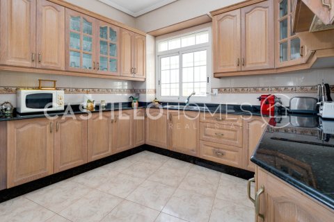 Lägenhet till salu i Torrevieja, Alicante, Spanien 4 sovrum, 146 kvm. Nr. 140482 - foto 11