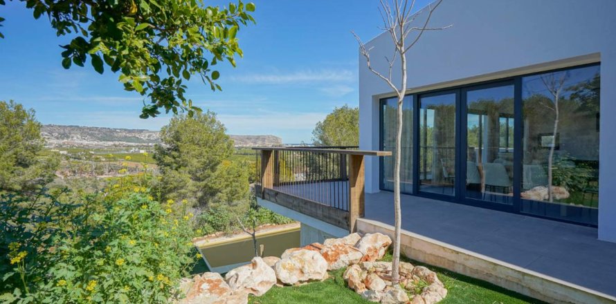 Villa in Javea, Alicante, Spain 3 bedrooms, 250 sq.m. No. 149037