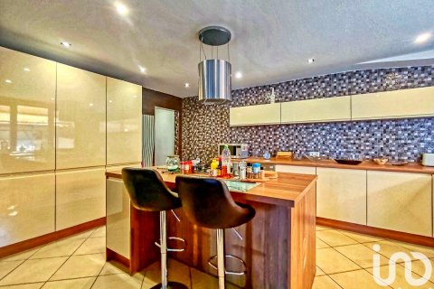 Dom w Petrer, Alicante, Hiszpania 5 sypialni, 505 mkw. nr 153776 – zdjęcie 10